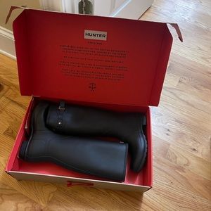 New! New in box Hunter rain boots, matte black tall size 10 plus boot socks